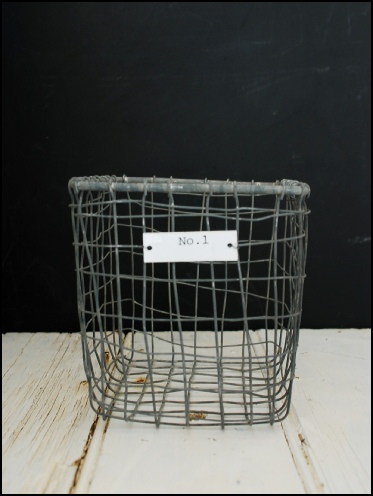 furnishing-number-zinc-baskets-2